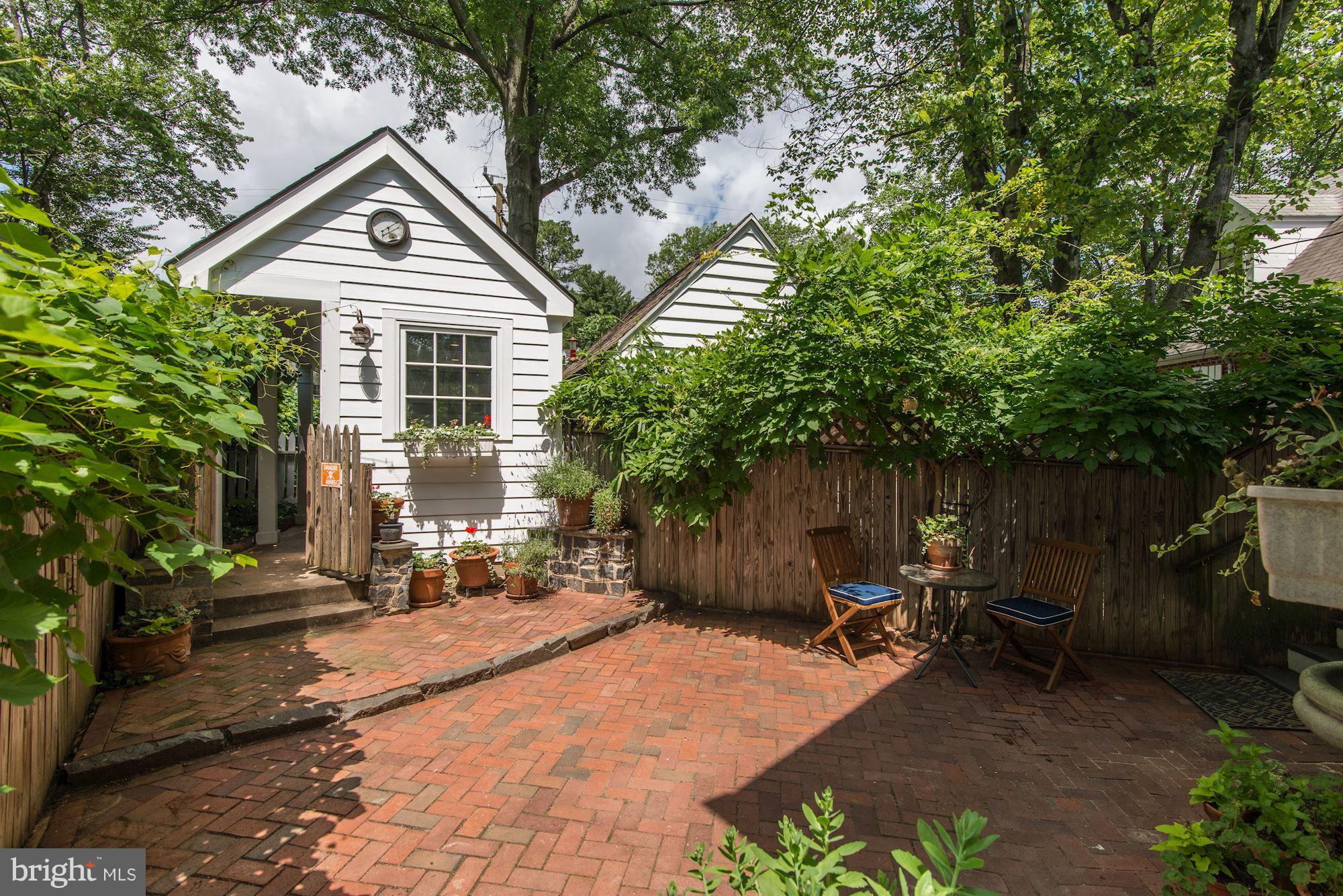 1210 Russell Road Alexandria, VA 22301 - Photo 25 of 30 Patio