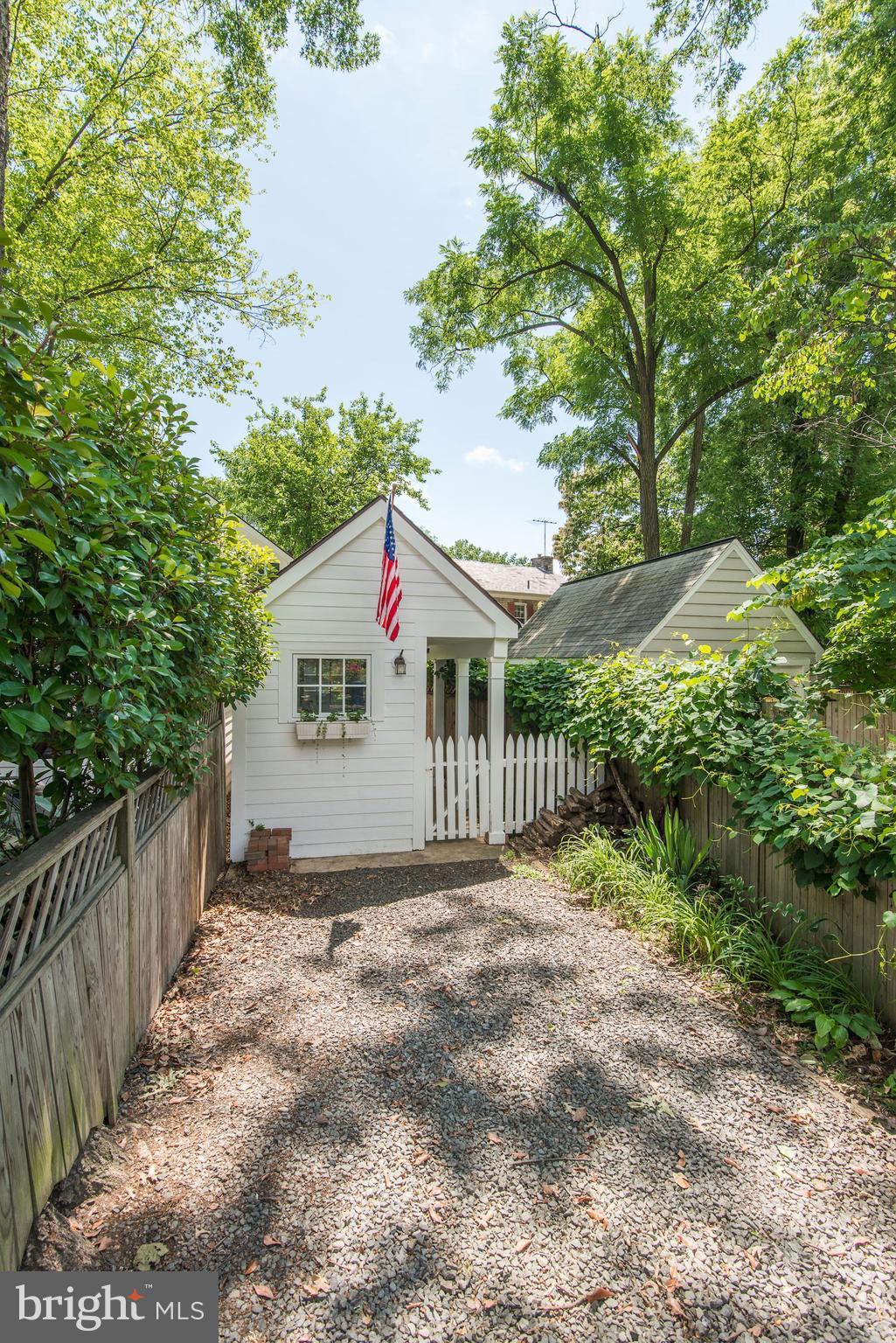 1210 Russell Road Alexandria, VA 22301 - Photo 26 of 30 Driveway