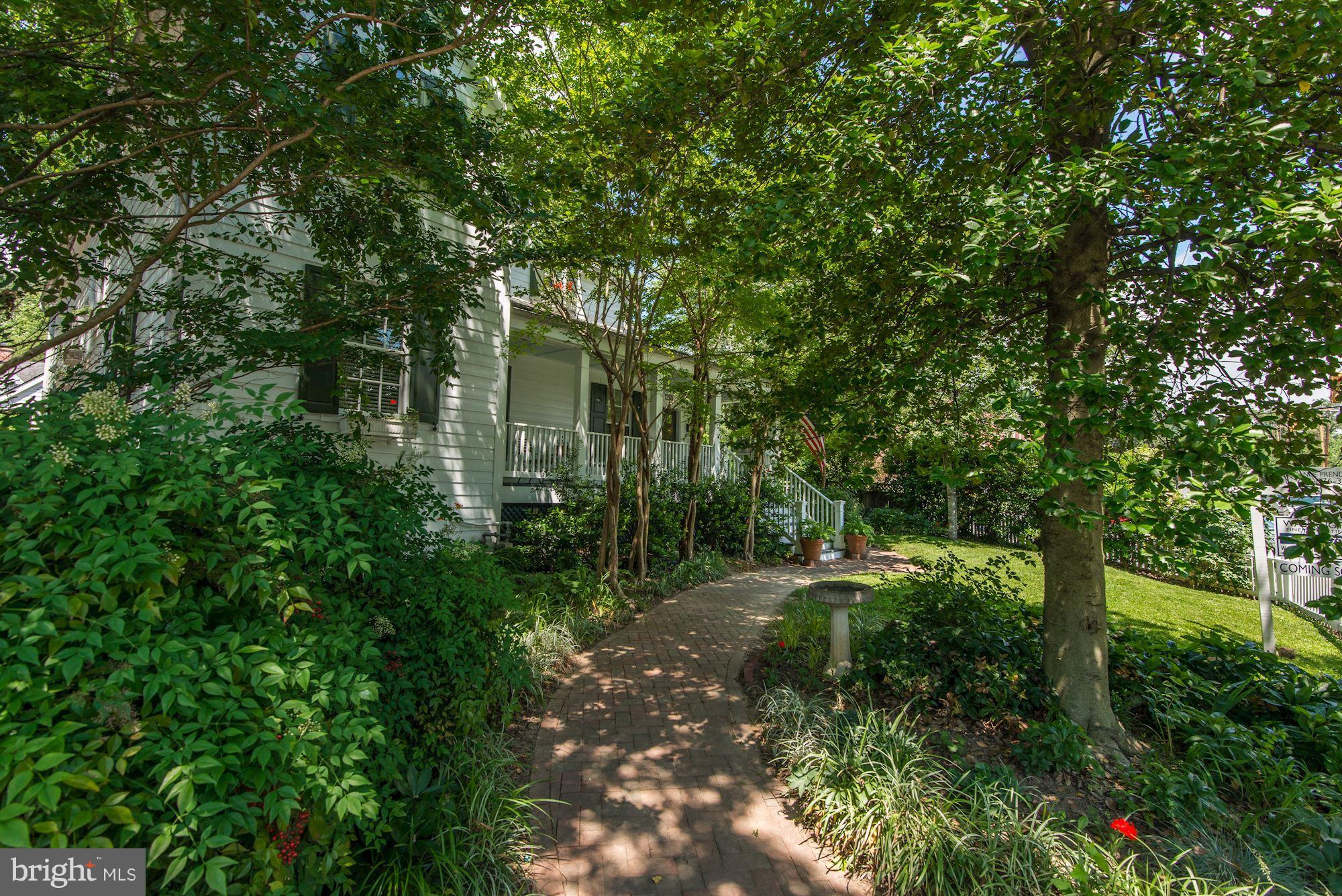 1210 Russell Road Alexandria, VA 22301 - Photo 27 of 30 Lush Landscaping