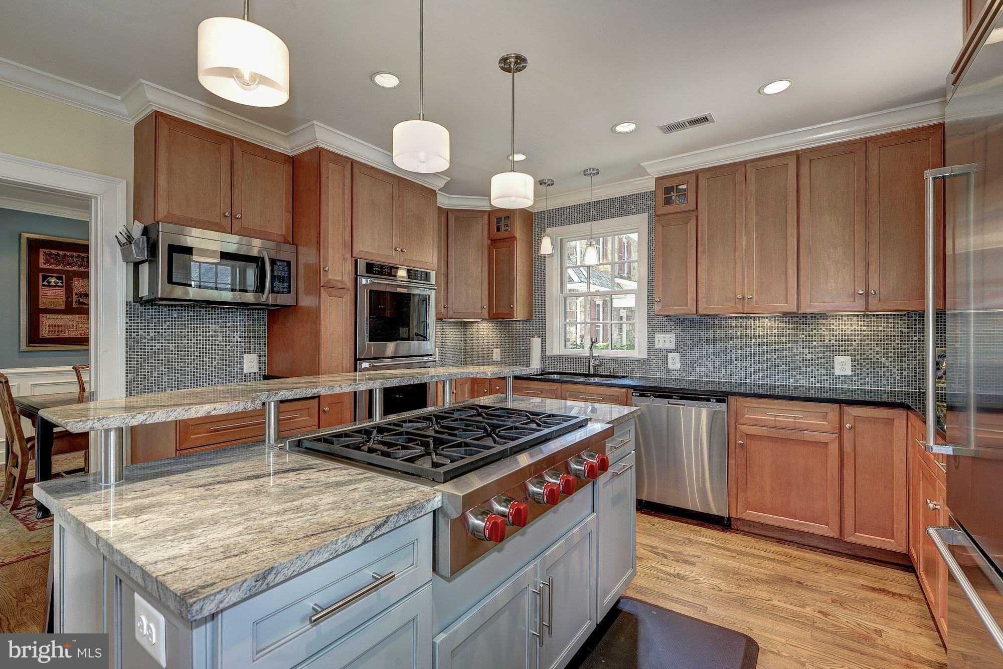 1210 Russell Road Alexandria, VA 22301 - Photo 8 of 30 Kitchen