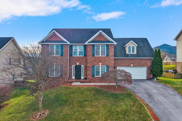 $694,500 | 2158 River Oaks Drive, Salem, VA 24153