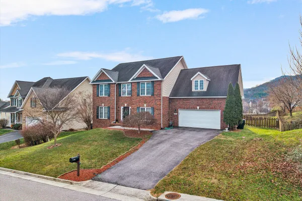 $694,500 | 2158 River Oaks Drive, Salem, VA 24153