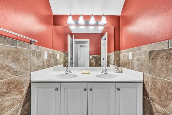 $694,500 | 2158 River Oaks Drive, Salem, VA 24153