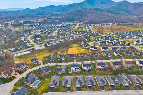 $694,500 | 2158 River Oaks Drive, Salem, VA 24153