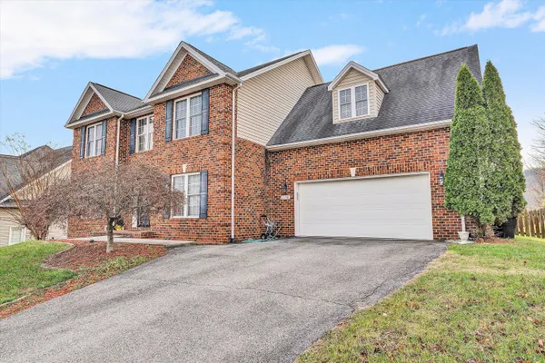 $694,500 | 2158 River Oaks Drive, Salem, VA 24153