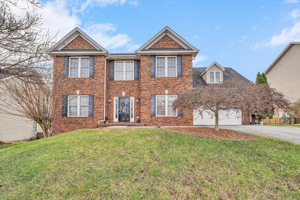 $694,500 | 2158 River Oaks Drive, Salem, VA 24153