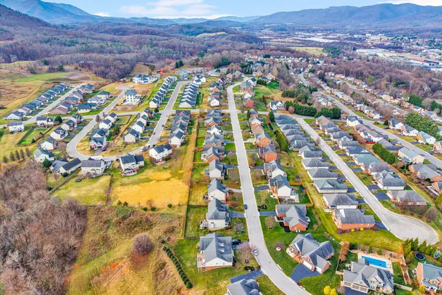 $699,500 | 2158 River Oaks Drive, Salem, VA 24153