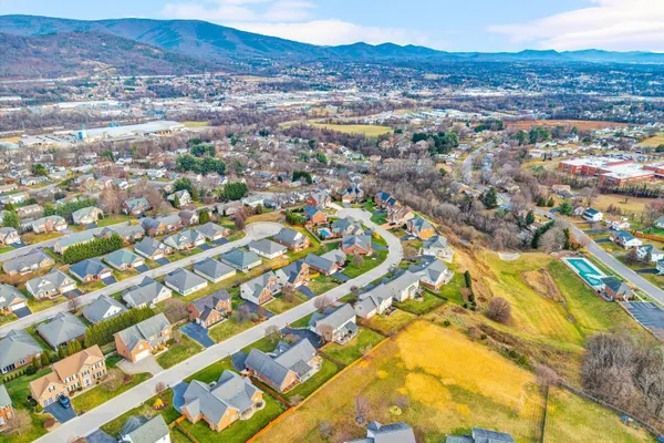 $694,500 | 2158 River Oaks Drive, Salem, VA 24153