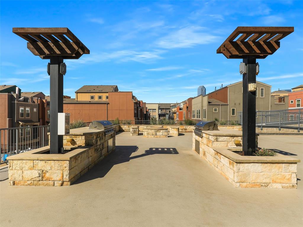 1001 Belleview Street, Unit 307 Dallas, TX 75215 - Photo 34 of 40 BBQ available for all residents