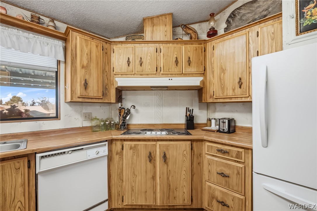 10031 Dike Road Mohave Valley, AZ 86440 - Photo 56 of 78 a kitchen with stainless steel appliances granite countertop a sink and cabinets