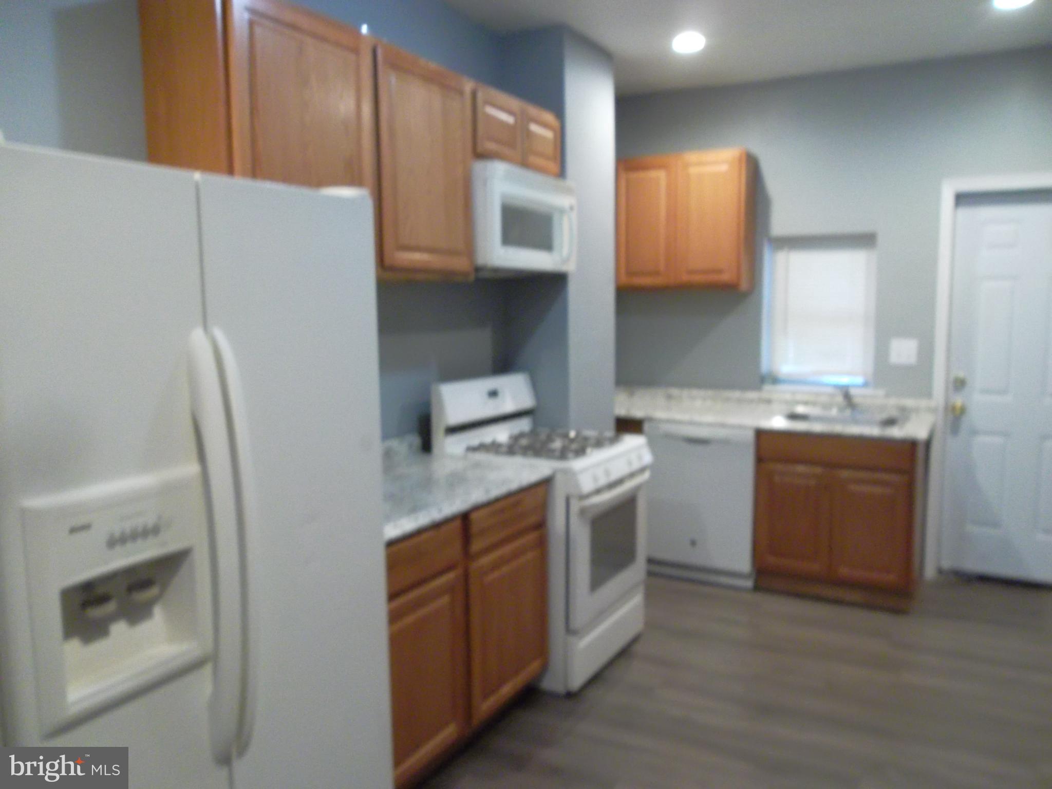 5037 Griscom Street Philadelphia, PA 19124 - Photo 4 of 6 Eat-In Kitchen