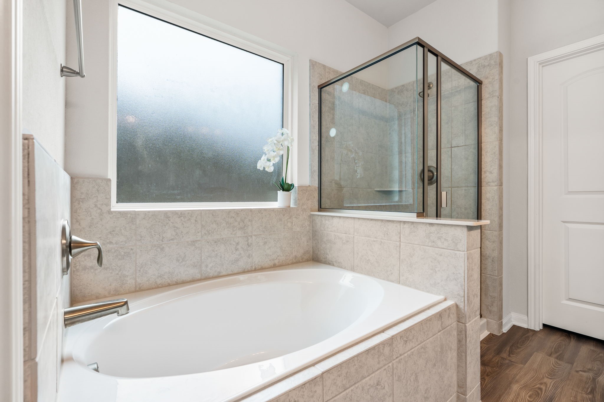 16680 Rockwall Street Conroe, TX 77303 - Photo 21 of 38 Large soaking tub with separate shower.