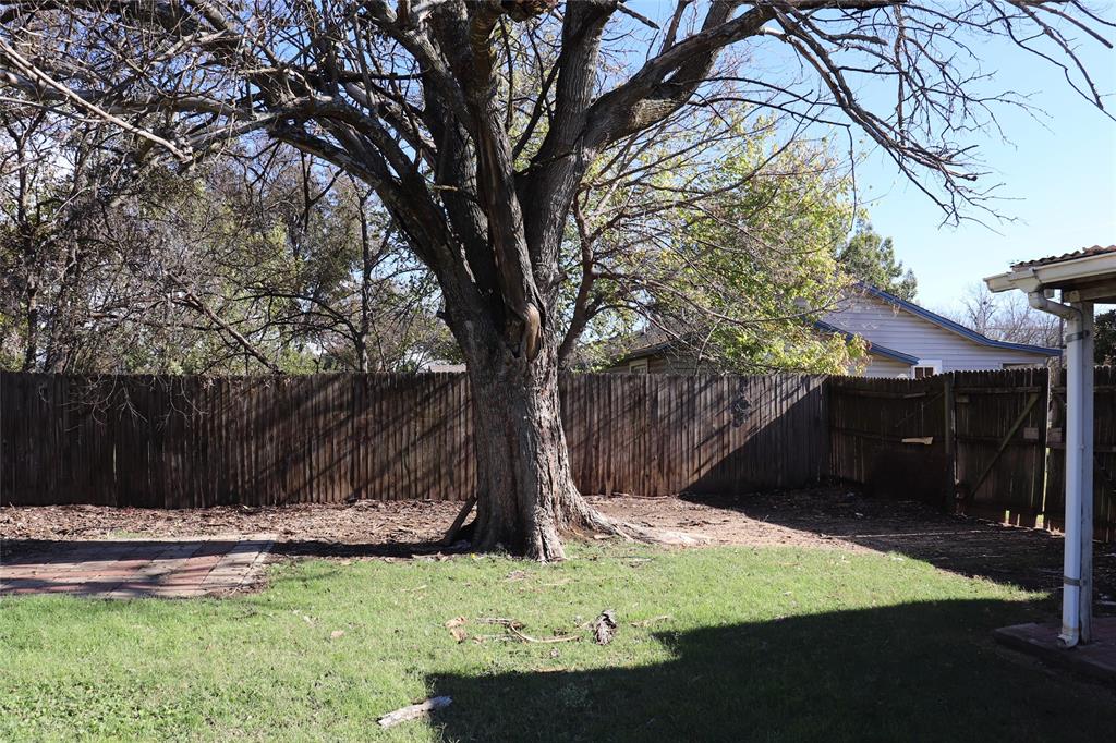 916 Poindexter Avenue Cleburne, TX 76033 - Photo 10 of 10 a view of backyard with green space