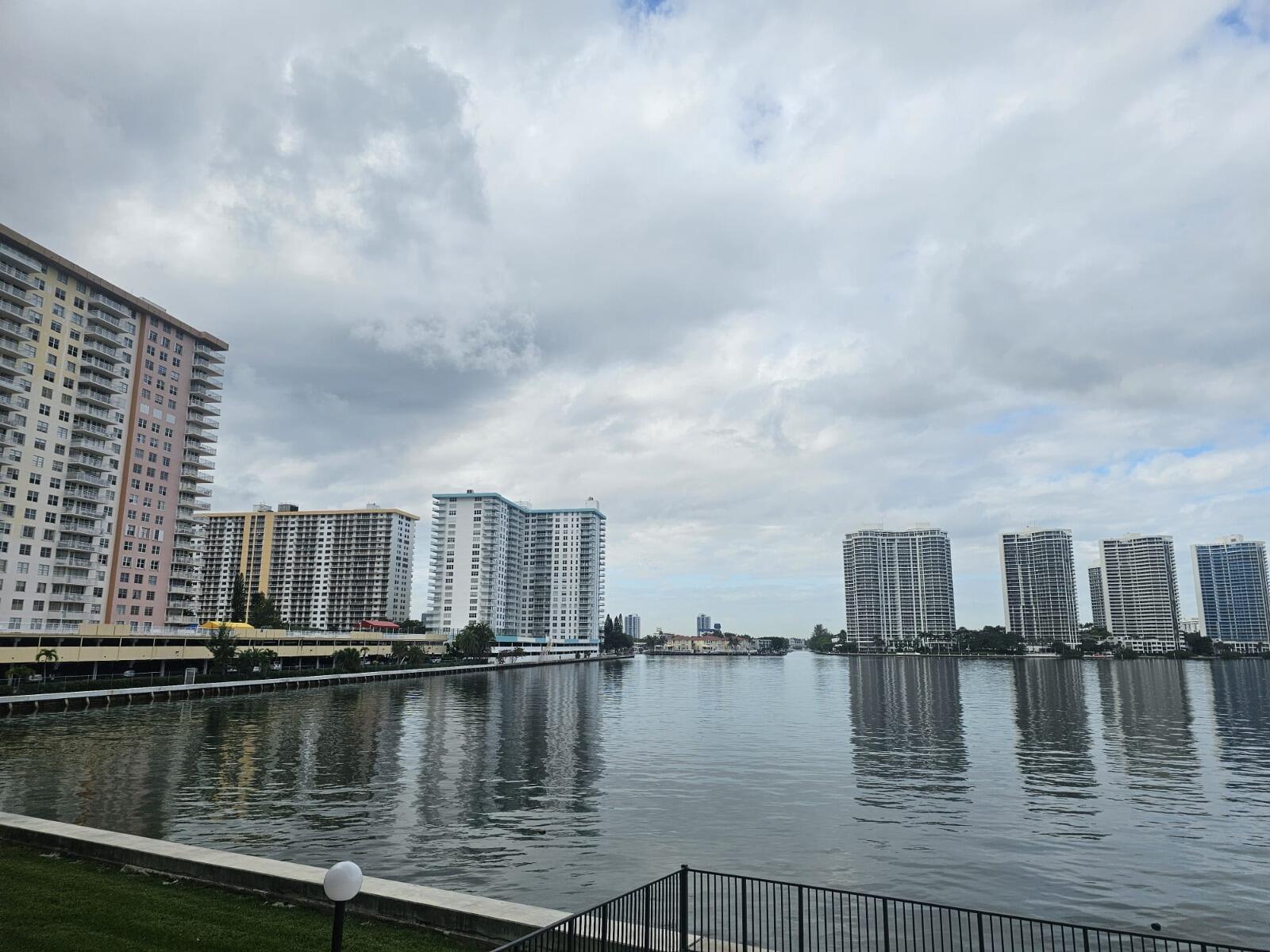 17500 North Bay Road, Unit S508 Sunny Isles Beach, FL 33160 - Photo 20 of 21 WhatsApp Image 2026-06-22 at 16.02.39 (3