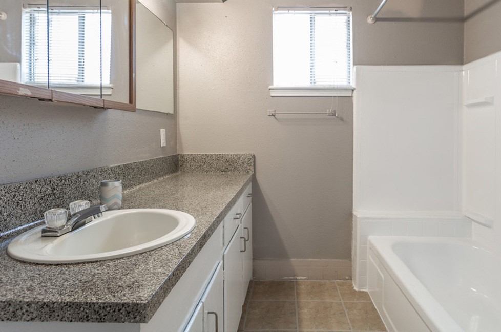 1305 Memorial Drive, Unit 6 Baytown, TX 77520 - Photo 11 of 19