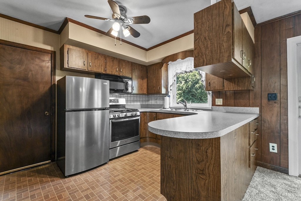 104 Mohawk Road Somerset, MA 02726 - Photo 11 of 27 Gallery Image 11