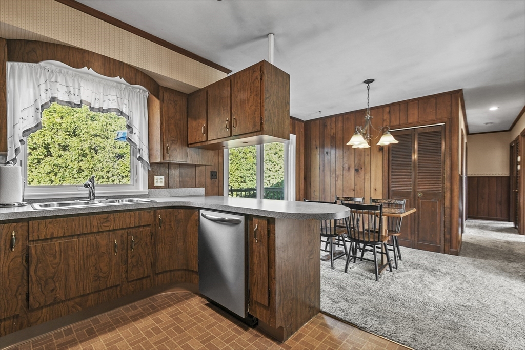 104 Mohawk Road Somerset, MA 02726 - Photo 12 of 27 Gallery Image 12