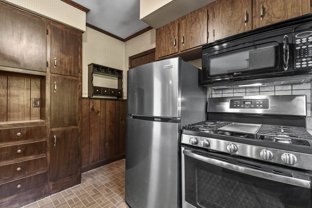104 Mohawk Road Somerset, MA 02726 - Photo 13 of 27 Gallery Image 13