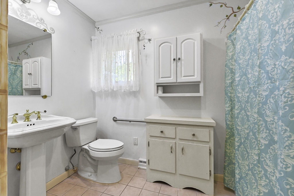 104 Mohawk Road Somerset, MA 02726 - Photo 19 of 27 Gallery Image 19