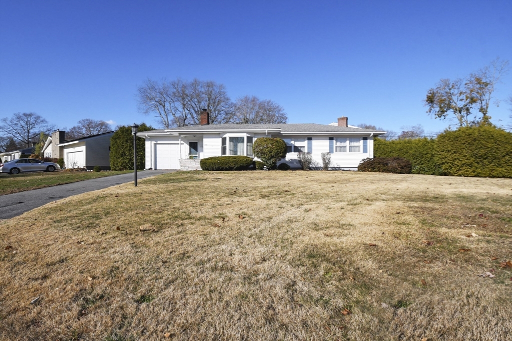 104 Mohawk Road Somerset, MA 02726 - Photo 2 of 27 Gallery Image 2