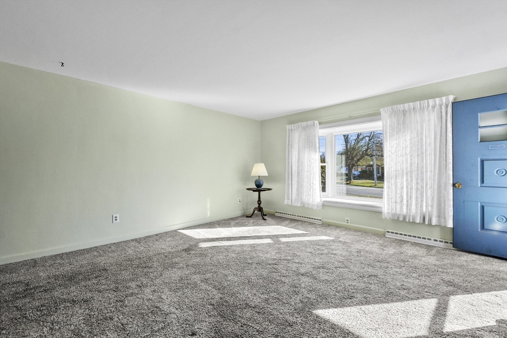 104 Mohawk Road Somerset, MA 02726 - Photo 4 of 27 Gallery Image 4