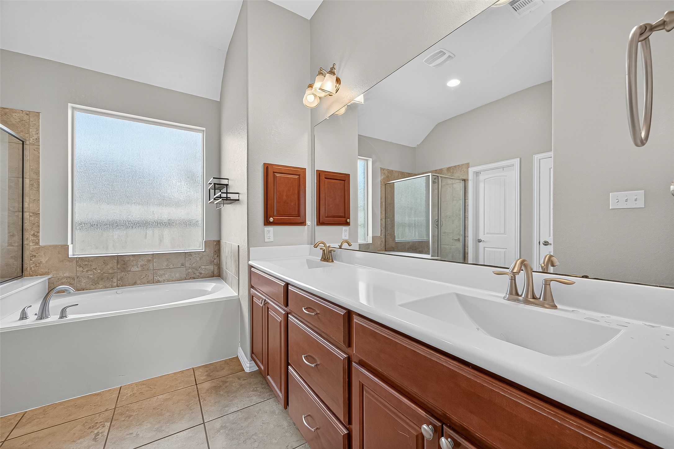 2019 Preston Park Rosenberg, TX 77471 - Photo 20 of 31 a bathroom with a tub sink and mirror
