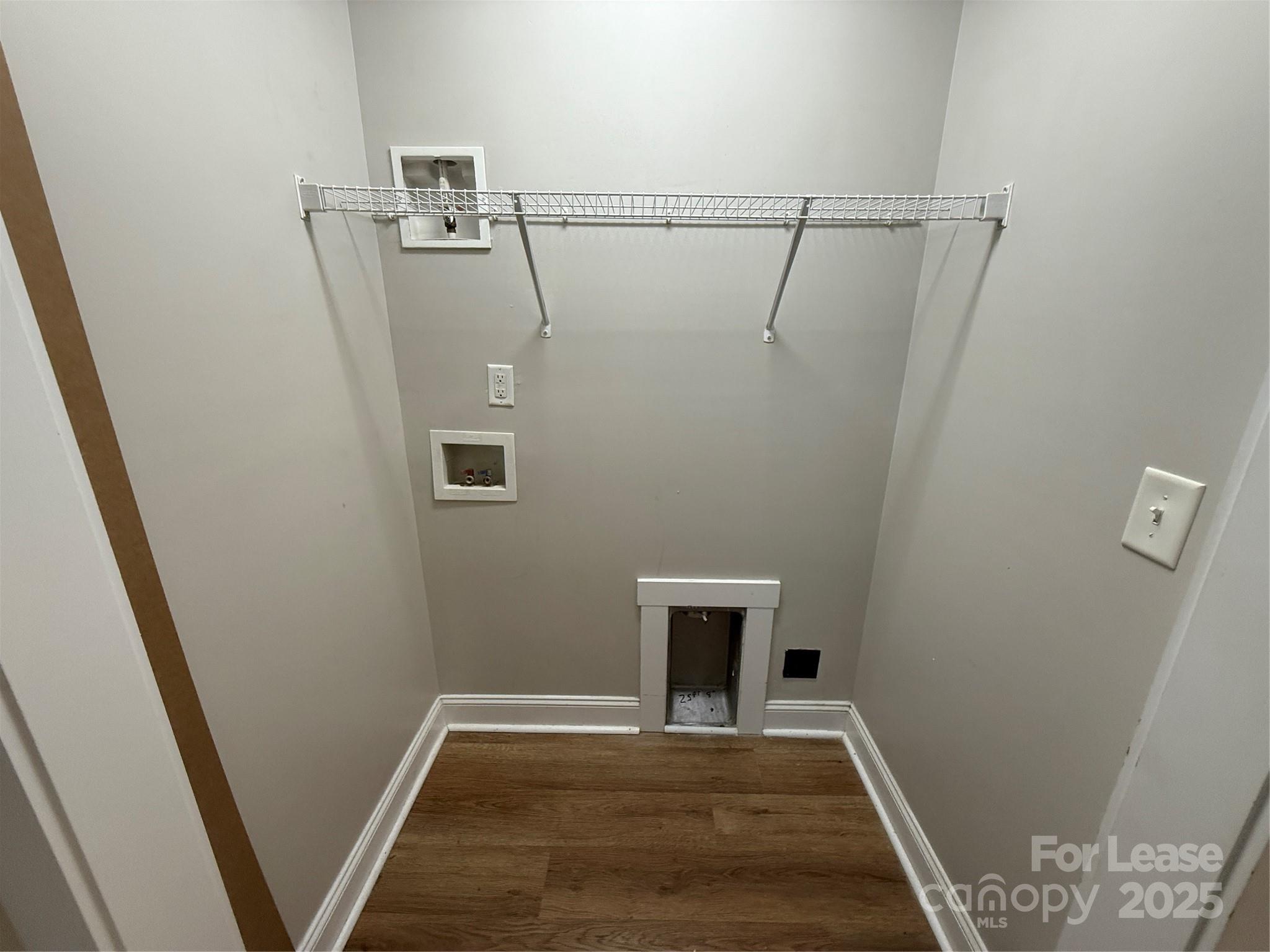 664 Reeves Court Charlotte, NC 28208 - Photo 7 of 9