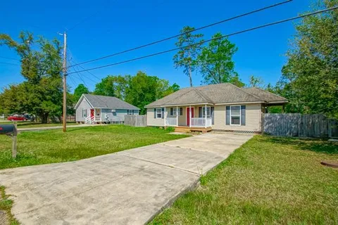 $174,900 | 21365 Southern Pines Boulevard, Ponchatoula, LA 70454