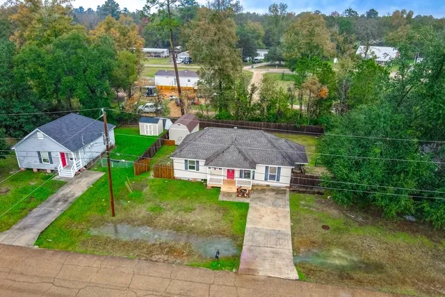 $179,999 | 21365 Southern Pines Boulevard, Ponchatoula, LA 70454