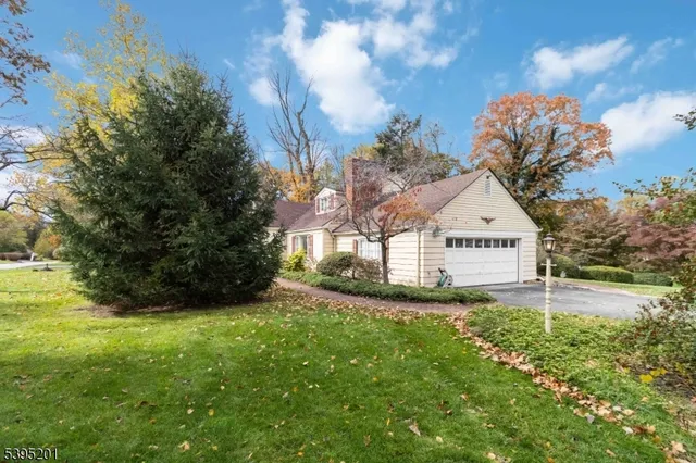$869,000 | 9 Beechwood Drive, Morristown, NJ 07960