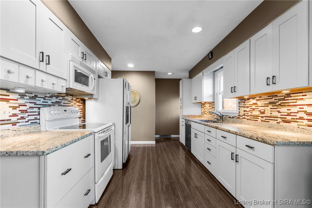 509 Hemlock Road Jeffersonville, IN 47130 - Photo 3 of 49