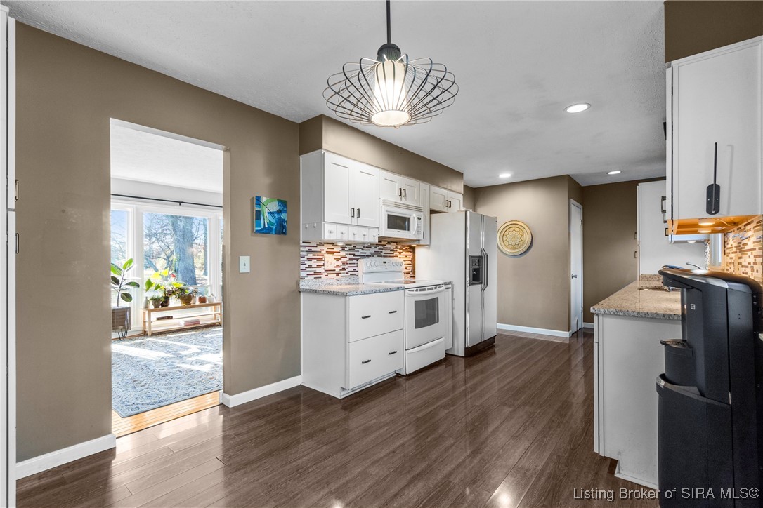 509 Hemlock Road Jeffersonville, IN 47130 - Photo 4 of 49