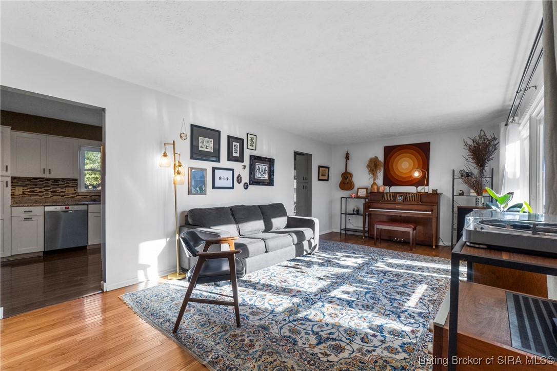 509 Hemlock Road Jeffersonville, IN 47130 - Photo 5 of 49