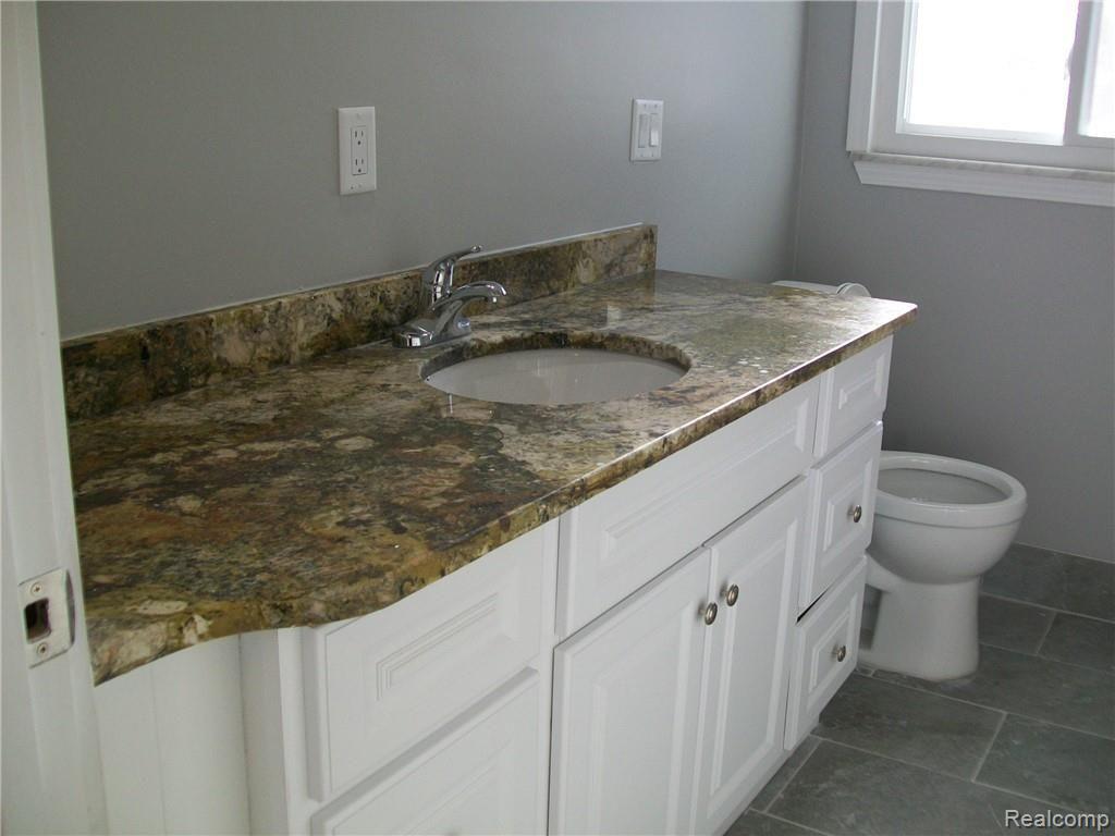 23141 Avon Road Oak Park, MI 48237 - Photo 13 of 14 12.JPG