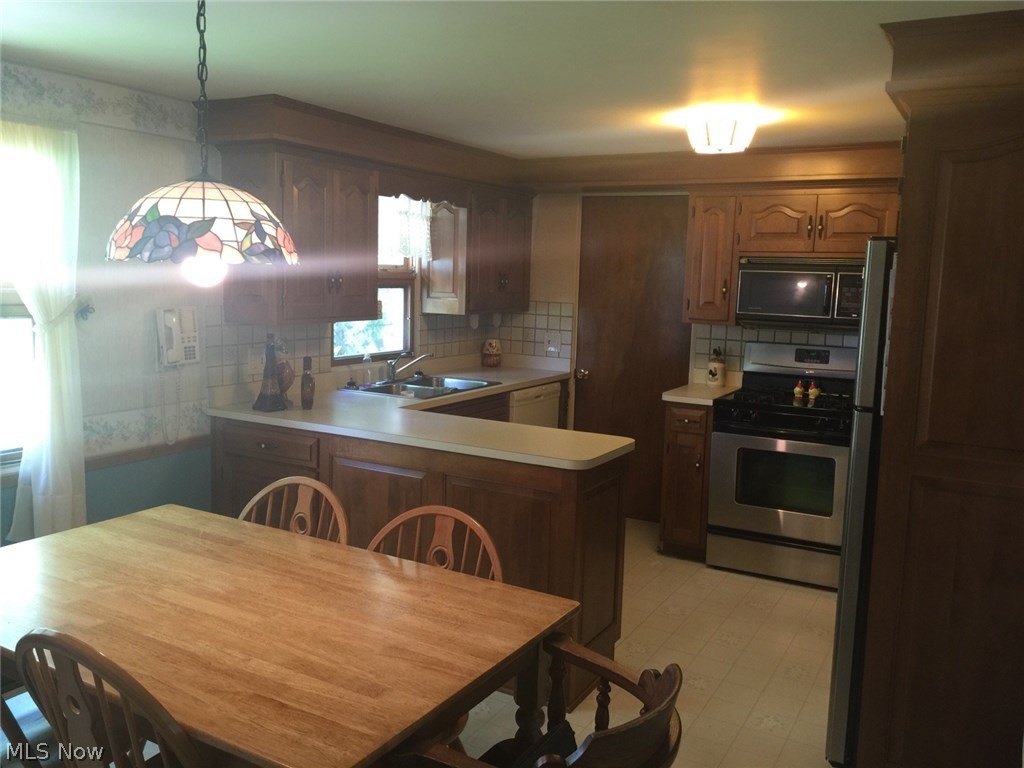 194 Oneida Avenue Northwest Canton, OH 44708 - Photo 6 of 8 Gallery Image 6