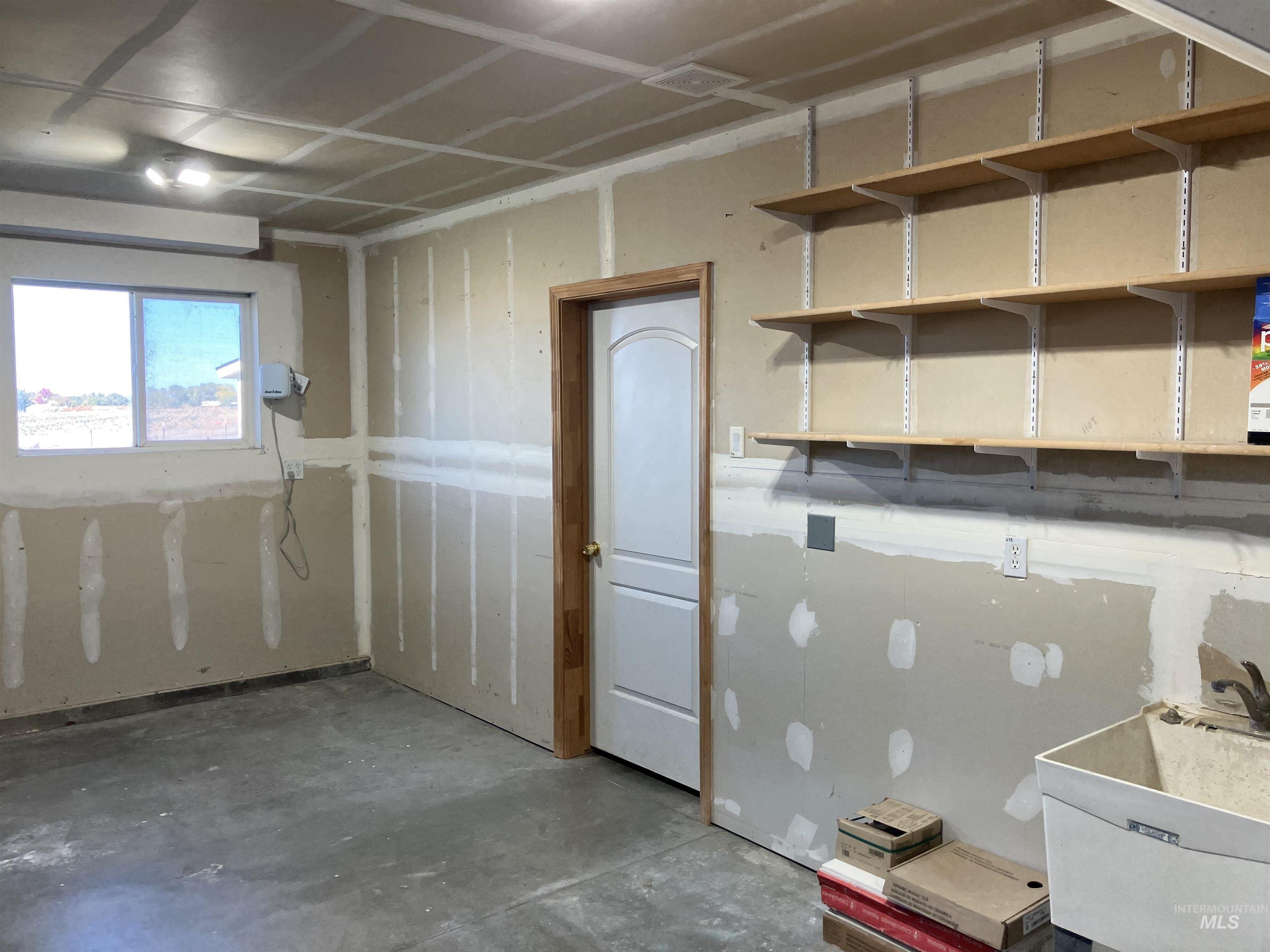 17530 Beet Road Caldwell, ID 83607 - Photo 41 of 50 Garage featuring a sink