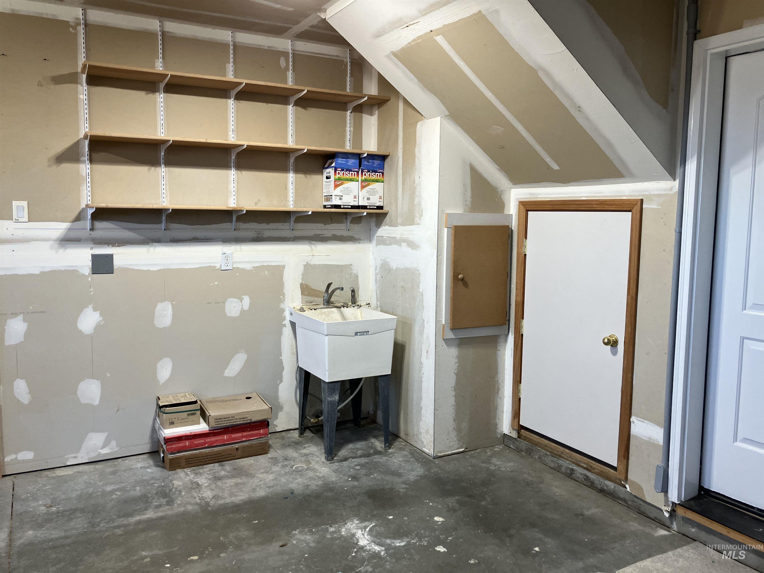 17530 Beet Road Caldwell, ID 83607 - Photo 42 of 50 garage with a sink