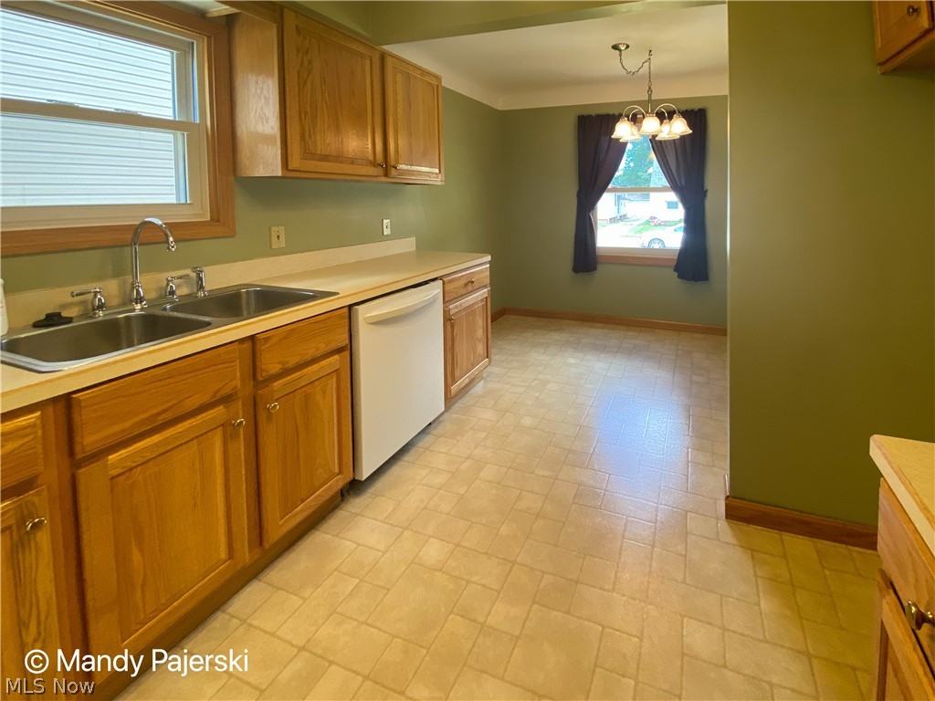 6407 Ridgewood Avenue Parma, OH 44129 - Photo 8 of 34