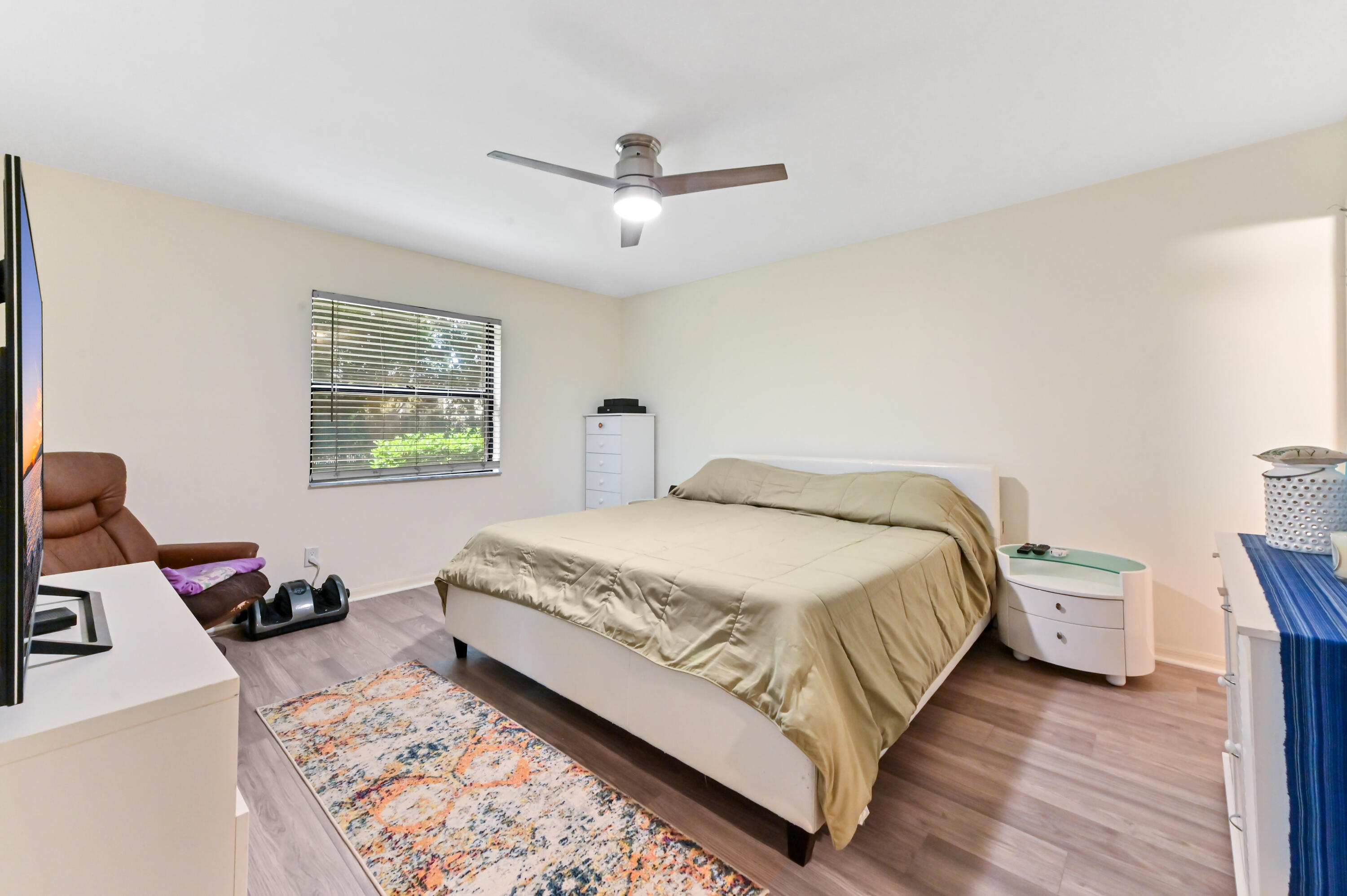 1230 Southeast Parkview Place, Unit D2 Stuart, FL 34994 - Photo 17 of 34 a bedroom with a bed and a dresser