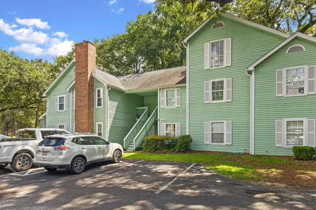 $179,850 | 6240 April Pine Circle, Unit F, North Charleston, SC 29406