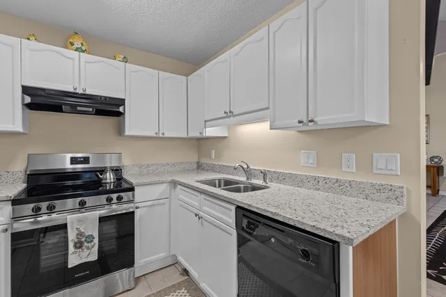 $179,850 | 6240 April Pine Circle, Unit F, North Charleston, SC 29406