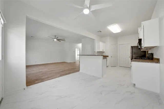 $2,200 | 305 Crooked Pine Court, Conroe, TX 77304