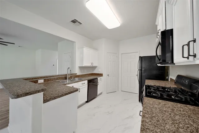 $2,200 | 305 Crooked Pine Court, Conroe, TX 77304