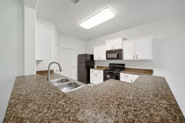 $2,200 | 305 Crooked Pine Court, Conroe, TX 77304