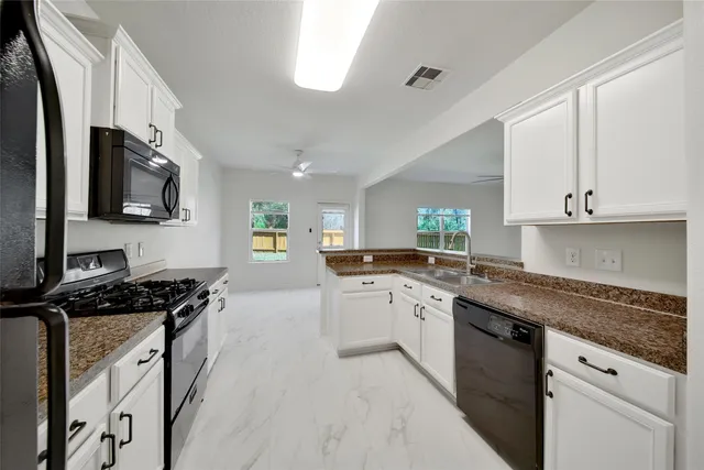 $2,200 | 305 Crooked Pine Court, Conroe, TX 77304