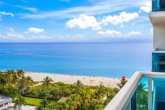 a view of outside area