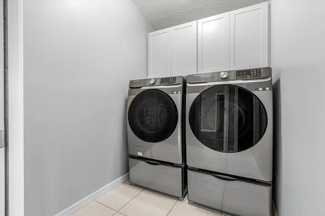 a view of a backyard with pathway