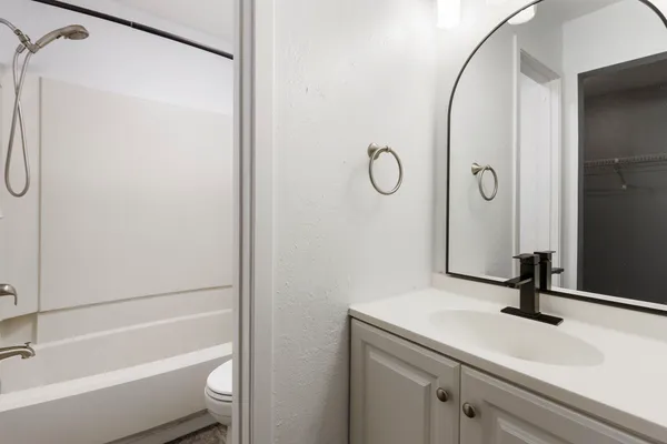 $1,850 | 25 Dellforest Court, The Woodlands, TX 77381