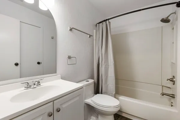 $1,850 | 25 Dellforest Court, The Woodlands, TX 77381