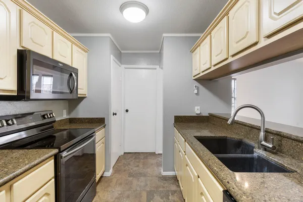 $1,850 | 25 Dellforest Court, The Woodlands, TX 77381